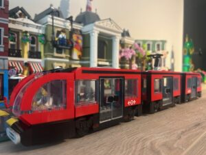 LEGO 60423 Stadstram en station